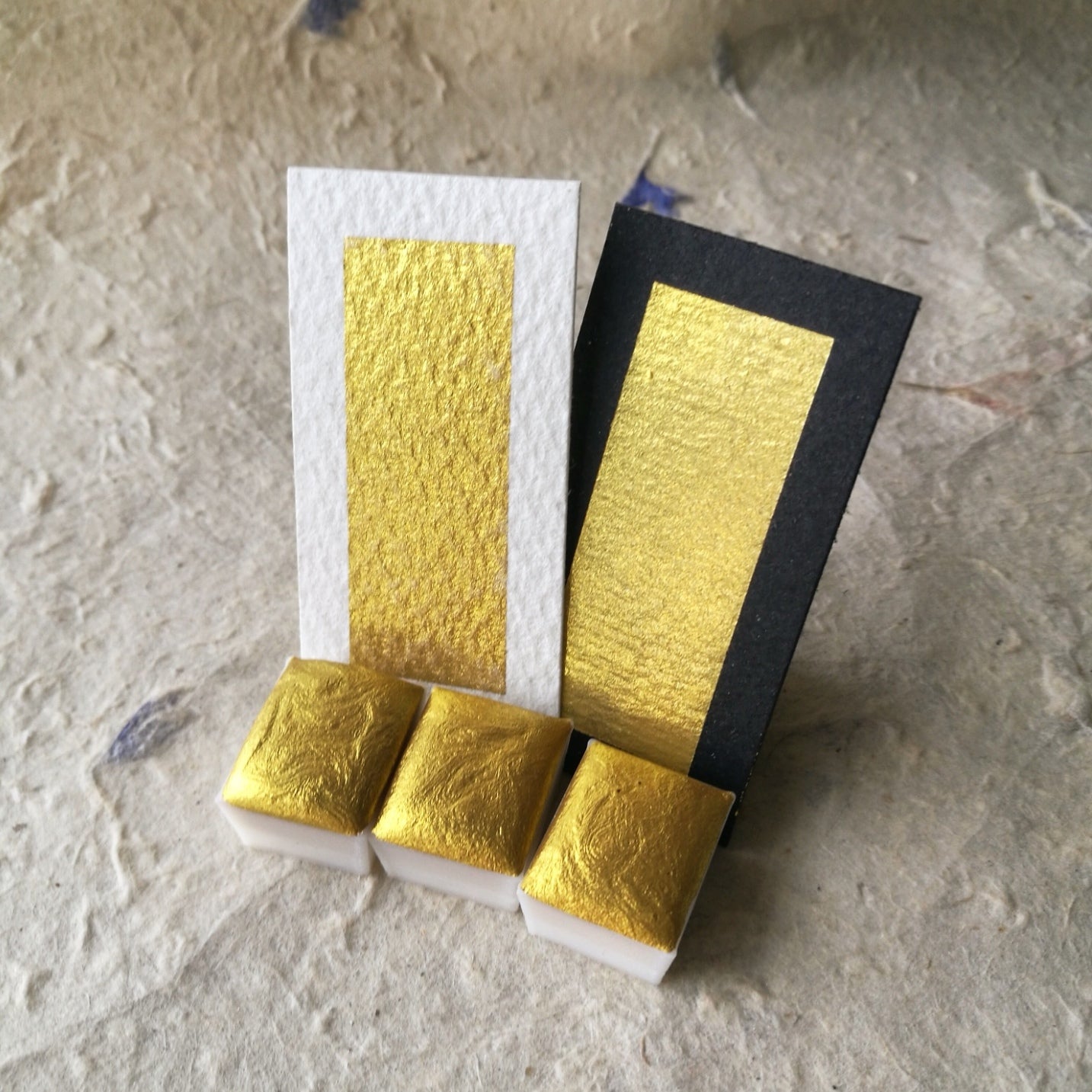 "New Moon" - Gold Synthetic Mica - Individual Pan