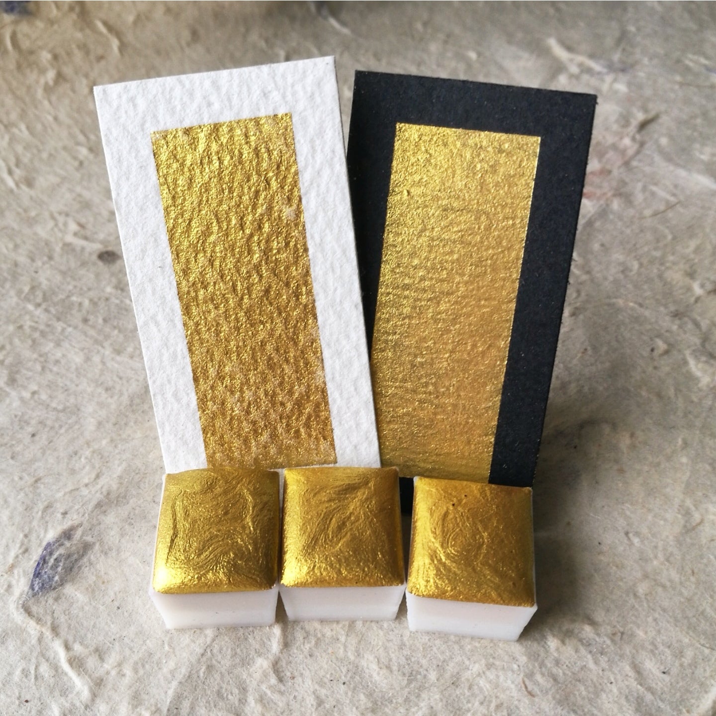 "New Moon" - Gold Synthetic Mica - Individual Pan