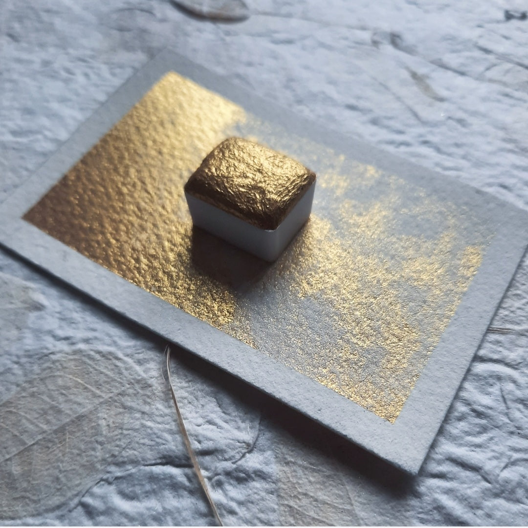 "Mangata" - Synthetic Mica Light Platinum Gold - Individual Half Pan