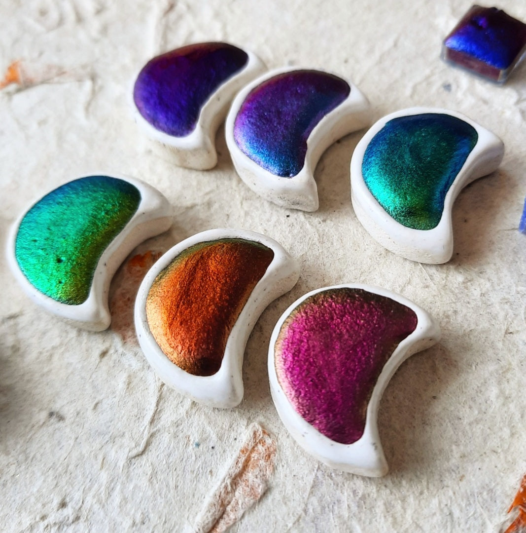 ✨Free Shipping✨ The Chromashift Chameleons - 6 ceramic moon pans by Caitlin Bongers