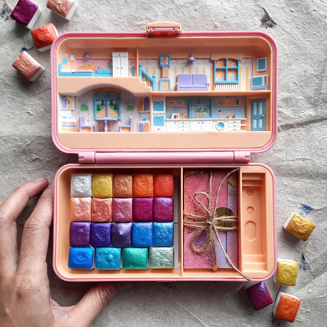 ✨Free Shipping✨Set of 19 Shimmer Watercolors in a Vintage Polly Pocket Case - Bright Colours